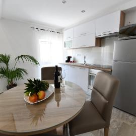 Apartment Lavanda, hotell sihtkohas Sinj