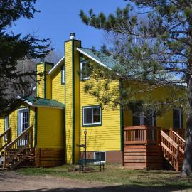 La Maison jaune de Chute-Saint-Philippe, hotel in Lac-Saint-Paul