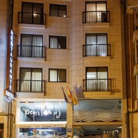 Hotel Restaurante Pontiñas، فندق في لالين