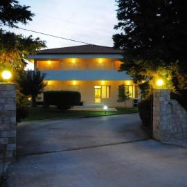Hotel Pantheon, hotel di Markopoulon