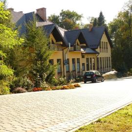 Zajazd Pod Lipą, hotel di Humniska