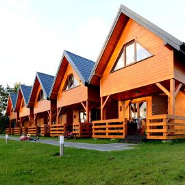 Lato Gąski Drewniane Domki Letniskowe, hotelli kohteessa Gąski