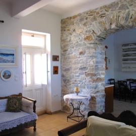 Luxury 100 m2 house in the centre of Naxos