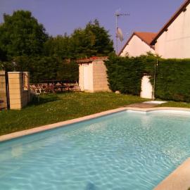 Liencres tranquilo con piscina comunitaria, hotel in Liencres