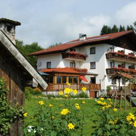 Biobauernhof Nussbaumer, hotel en Nussdorf am Attersee