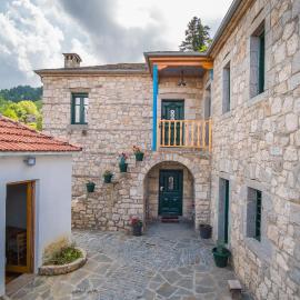 Hotel Arhontiko Vourloka, ξενοδοχείο στα Πράμαντα