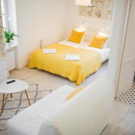 Rába Apartman House โรงแรมในเยอร์