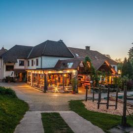 Familienhotel Hochrieß, hotel en Purgstall