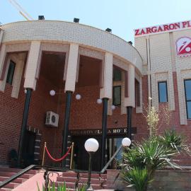 Zargaron Plaza، فندق في بوكسورو
