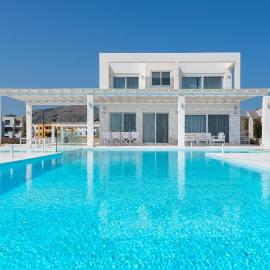 Maria & Nada Beachfront Villas, hotel di Kolimbia