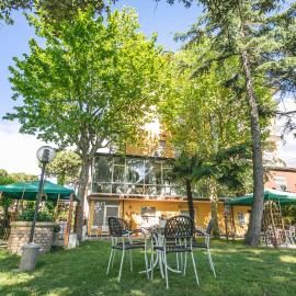 Hotel del Falco, hotel Cerviában