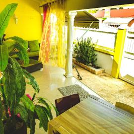 Butterfly Hostel, Hotel in Saint-François