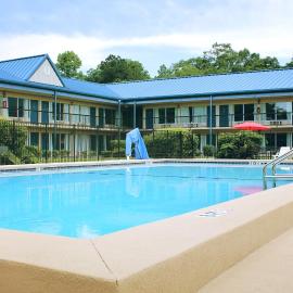 Residence Hub Inn and Suites, hótel í Marianna