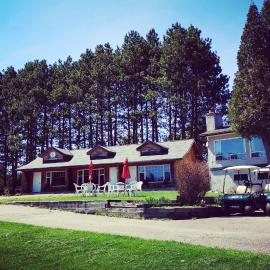 Barry's Bay Golf Resort, отель в городе Barrys Bay