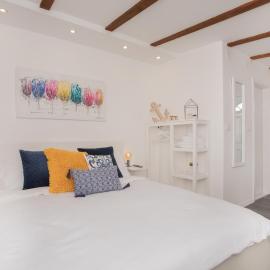 Studio Apartment Škatula, hotel i Skradin
