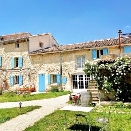 Domaine de La Brave, hotel in Pernes-les-Fontaines