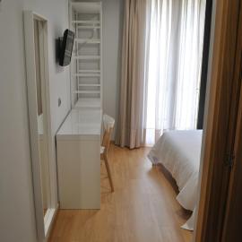 Hostal Universitat, хотел в Сервера