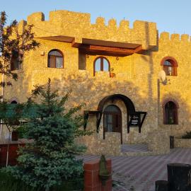 Royal Castle, hotel v mestu Paşcani