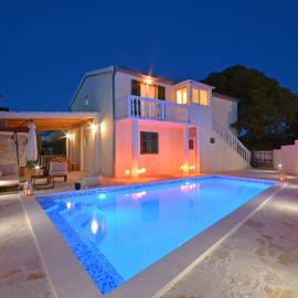 Villa Mr.H, hotel Marinában