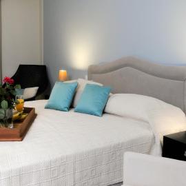 Athena Hotel، فندق في Milopótamos