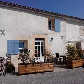 Gîte familial -- Les KIWIS, viešbutis mieste Gémozac