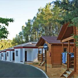 CENTRO DE OCIO ALÚA Bungalows Camping Rafting Benamejí, hotel u gradu Benamejí