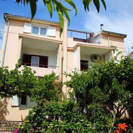 Apartments & Rooms Samohod, hotel in Vodice