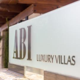 Abi Luxury Villas, hotell i Monodendri