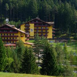Hotel Shandranj, hotel Teseróban