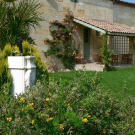Gites face rivière Saint-Emilion, hotel a Vignonet