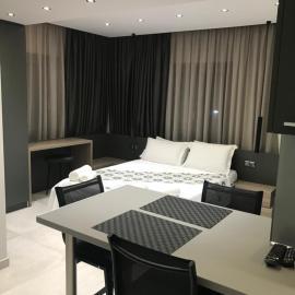 B. U. Luxury Apartments, hotel i Asproválta