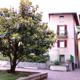 LA MAGNOLIA Guests House, hotel u gradu 'Dervio'
