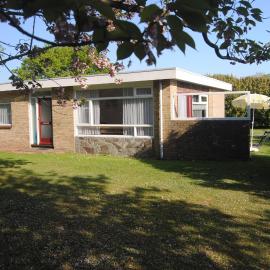 Dunopark Bungalow, hotel in Oostkapelle