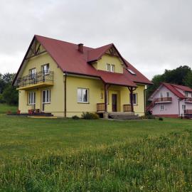 Noclegi "Pod Lasem", hôtel à Polańczyk