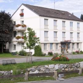 Gästehaus an der Peitnach-Hotel Zum Dragoner: Peiting şehrinde bir otel