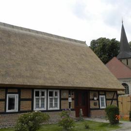 Historisches Küsterhaus Reetdachträume, отель в городе Putzar