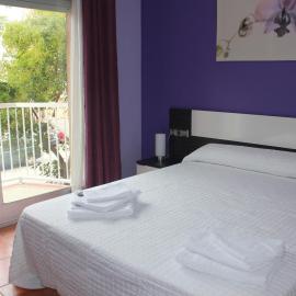 PISO EXTERIOR COMPLETO A 20 ' DE BARCELONA., hotel Sabadellben
