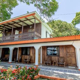 Cabinas Arrecife, хотел в Кахуита