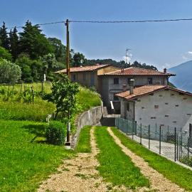 Casa Giacomina garden and Lake view by Gardadomusmea, hotel in Tremosine Sul Garda