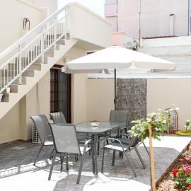 Amazing house with private backyard, hotel in Alexandroupoli