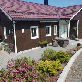 Private Loft Studio with Terrace & Private Entrance, hotel in Eide