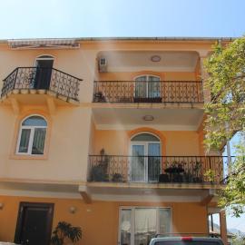 Yellow House - Vaja, viešbutis mieste Sarpi