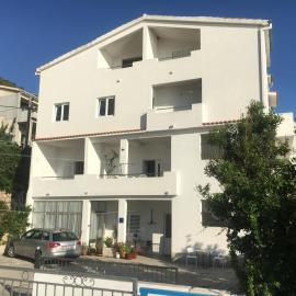Marika Seaside Apartments Drašnice Sea View, Parking & Near Beach, hotel en Drasnice
