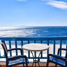 Anemos Sea View: Batsi şehrinde bir otel
