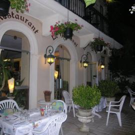 Appart'Hôtel Les Tilleuls, hotel em Saint-Macaire