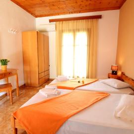 Romeo & Juliet, Hotel in Perivolion