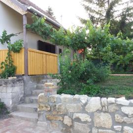 Bella Vendégház, hotel v destinaci Etyek