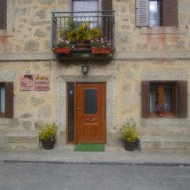 Holiday Home La Asomailla, hotel in Hoyos del Espino