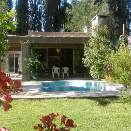 Casa Los Cerezos en Chacras de Coria, hotel in Chacras de Coria