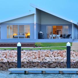 The Carnarvon Luxury Canal Home، فندق في كارنارفون